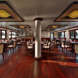 restaurant-wide-swan-cruise-viettrendtour