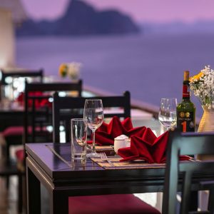 Romantic Sunset Dining Table – Bai Tu Long Bay – ViettrendTo