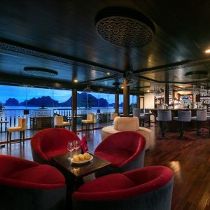 rooftop-bar-lounge-alisa-premier-cruise-halong-bay-viettrendtour