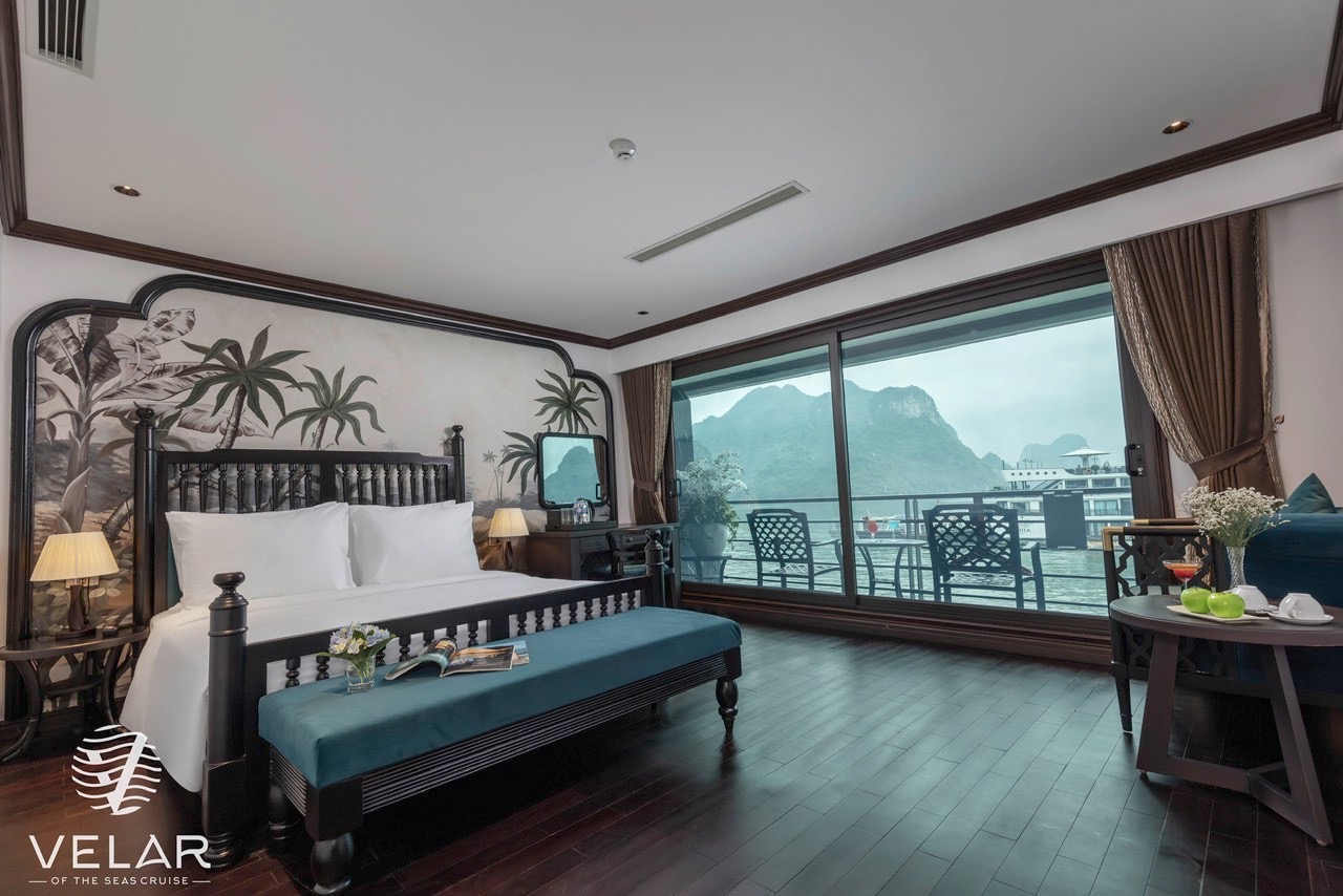 Luxurious cruise balcony view in Halong Bay.