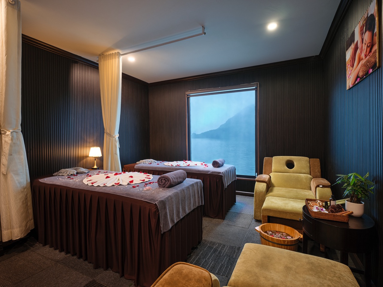 Beautiful cruise cabin with large window view of Halong Bay, featuring comfortable beds and relaxing.