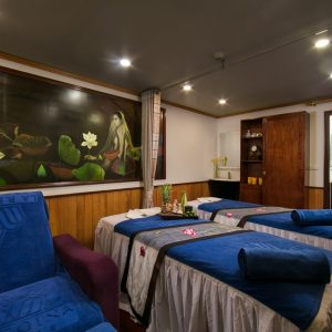 spa-room-treatment-beds-la-regina-royal-halong-bay-viettrendtour