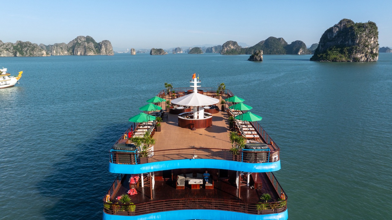 A luxurious cruise deck in Halong Bay with panoramic views and relaxing atmosphere.