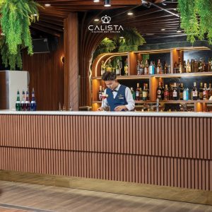 sundeck-bar-closeup-calista-cruise-halong-bay-viettrendtour