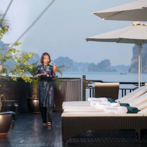 Sundeck Cocktail Service – Lan Ha Bay – ViettrendTour