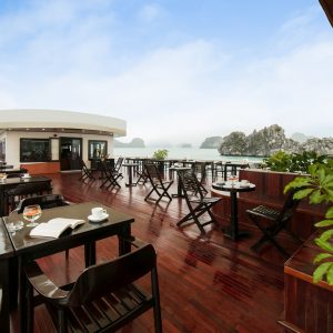 sundeck-coffee-relax-view-la-regina-royal-halong-bay-viettrendtour