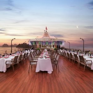 sundeck-dining-calista-cruise-halong-bay-viettrendtour