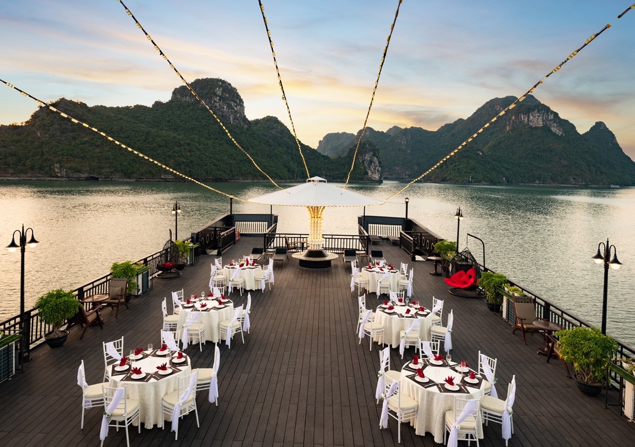 Stunning sunset view from a luxury cruise balcony in Halong Bay, perfect for relaxing and sightseein.