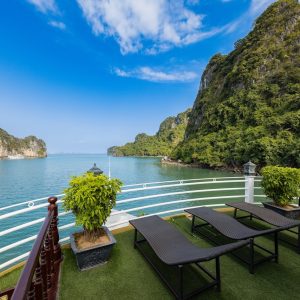 sundeck-loungers-ocean-view-swan-cruise-bai-tu-long-bay-viettrendtour
