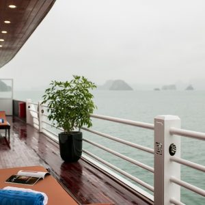 sundeck-panorama-relax-chairs-la-regina-royal-halong-bay-viettrendtour