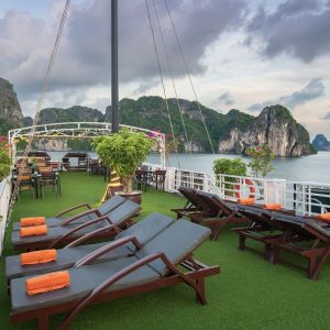 sundeck-relax-chairs-renea-cruise-bai-tu-long-bay-viettrendtour