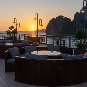 sundeck-sunrise-lounge-cycad-cruise-bai-tu-long-bay-viettrendtour