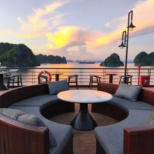 sundeck-sunset-sofa-cycad-cruise-bai-tu-long-bay-viettrendtour