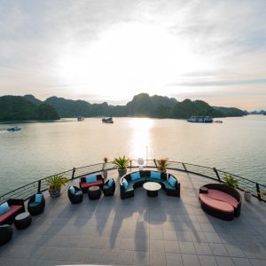 sundeck-sunset-velar-of-the-sea-lan-ha-bay-viettrendtour