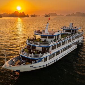 sunset-cruise-swan-cruise-bai-tu-long-bay-viettrendtour