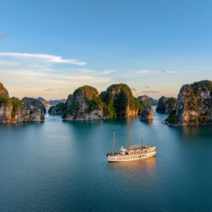 sunset-cruise-view-treasure-junk-bai-tu-long-bay-viettrendtour