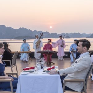 sunset-dining-calista-cruise-halong-bay-viettrendtour
