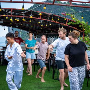 tai-chi-morning-group-renea-cruise-bai-tu-long-bay-viettrendtour