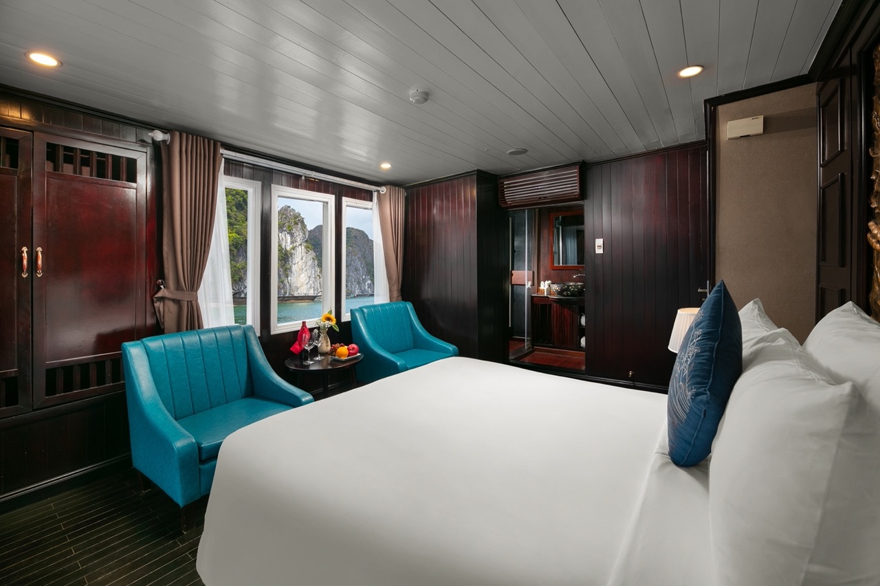 Elegant cruise balcony with scenic views of Halong Bay, perfect for a relaxing getaway.