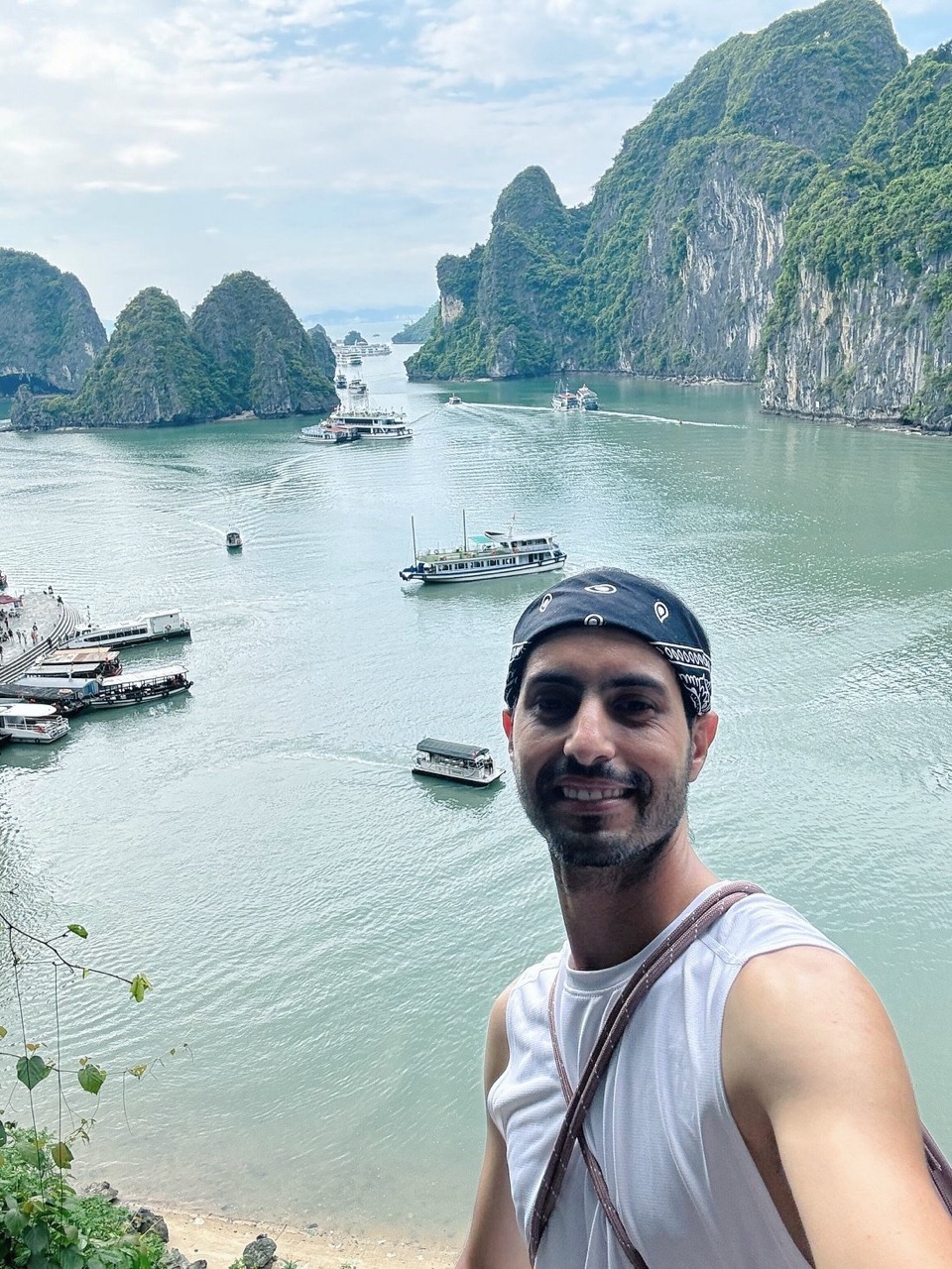 Scenic view of Halong Bay with boats and limestone islands, perfect for a relaxing cruise experience.