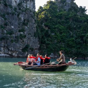 vung-vieng-bamboo-boat-cliffs-viettrendtour