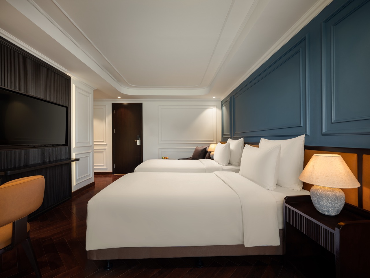 Elegant cruise room with twin beds and modern decor in Lan Ha Bay, perfect for a relaxing getaway.
