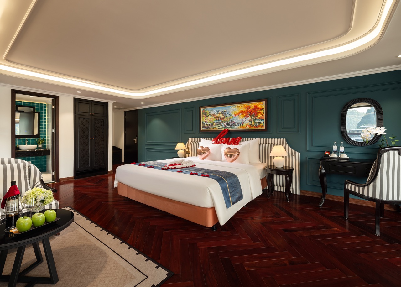 Elegant cruise balcony view of Lan Ha Bay with stunning scenery and tranquil waters, perfect for a r.