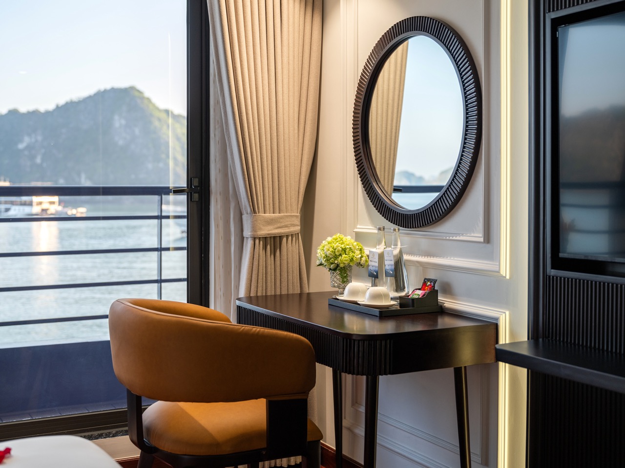 Luxurious cruise cabin with panoramic Lan Ha Bay views, perfect for a relaxing and scenic getaway.