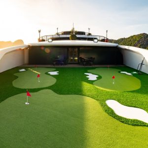 putting-green-sundeck-diana-cruise-lan-ha-bay-viettrendtour