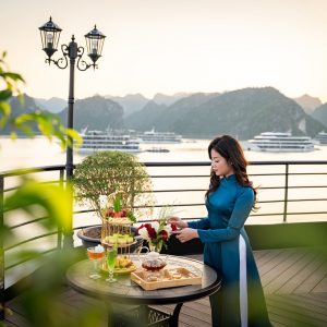 sundeck-afternoon-tea-diana-cruise-lan-ha-bay-viettrendtour