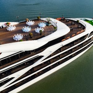 sundeck-dining-setup-diana-cruise-lan-ha-bay-viettrendtour