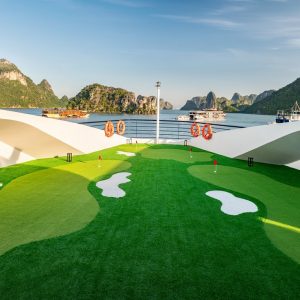 sundeck-mini-golf-diana-cruise-lan-ha-bay-viettrendtour