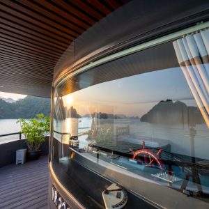 captain-bridge-view-sunset-dragon-premium-lan-ha-bay-viettrendtour