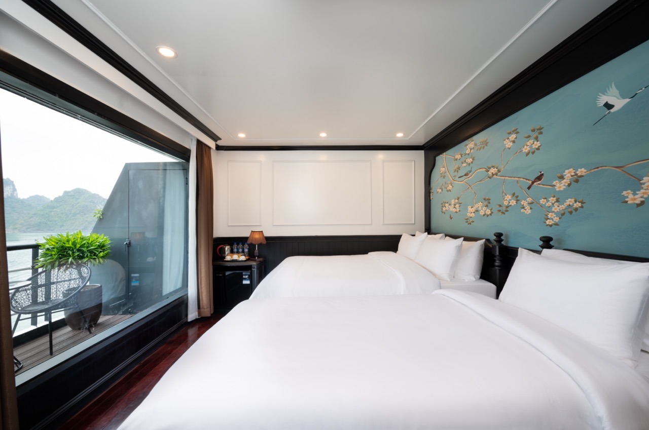 Sea view room with balcony overlooking Lan Ha Bay, perfect for relaxing and enjoying scenic vistas.