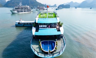 Luxurious cruise boat on Lan Ha Bay with scenic views and relaxing atmosphere.