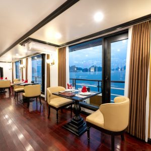 dining-area-window-view-dragon-premium-lan-ha-bay-viettrendtour