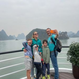 family-sundeck-selfie-lan-ha-bay-dragon-premium-viettrendtour