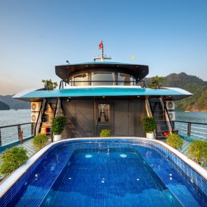rooftop-pool-cruise-deck-dragon-premium-lan-ha-bay-viettrendtour