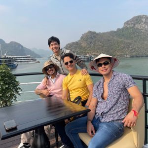 sundeck-group-photo-dragon-premium-lan-ha-bay-viettrendtour