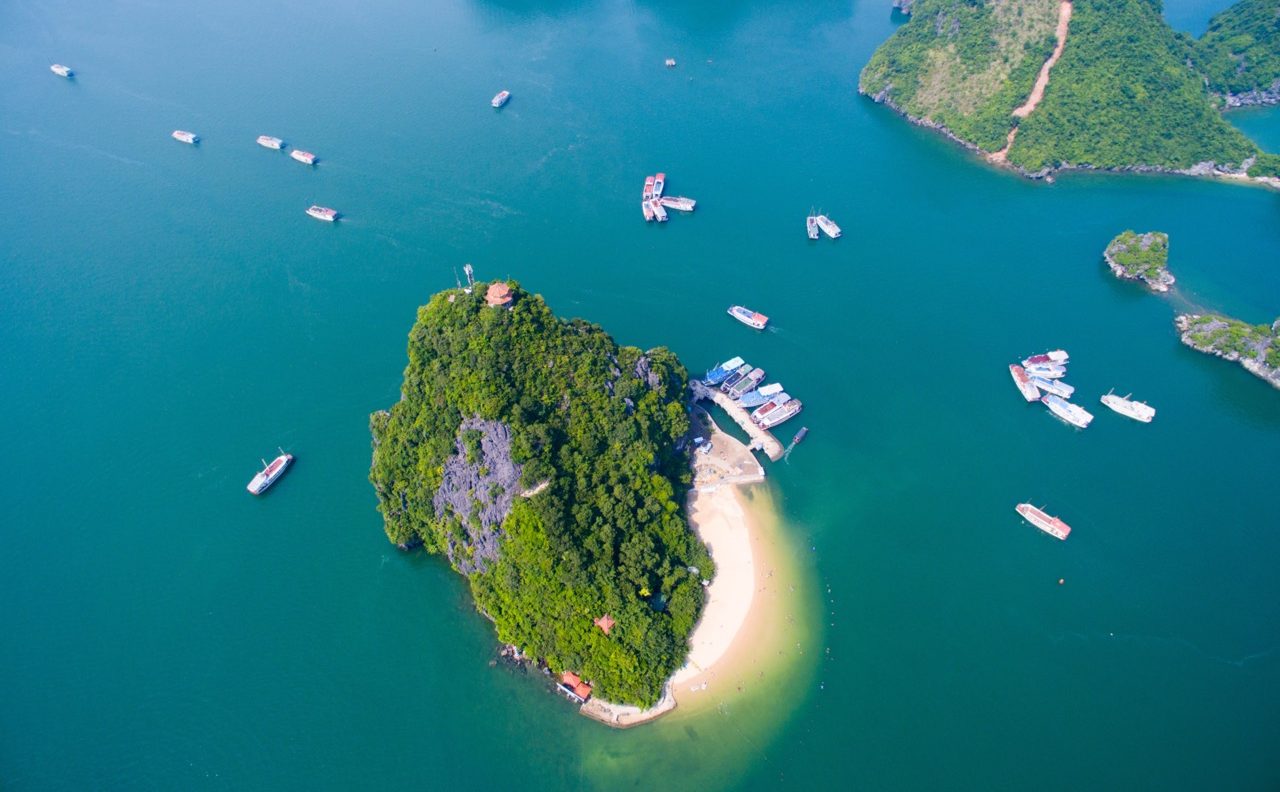 halong bay 1 day tour titop island view